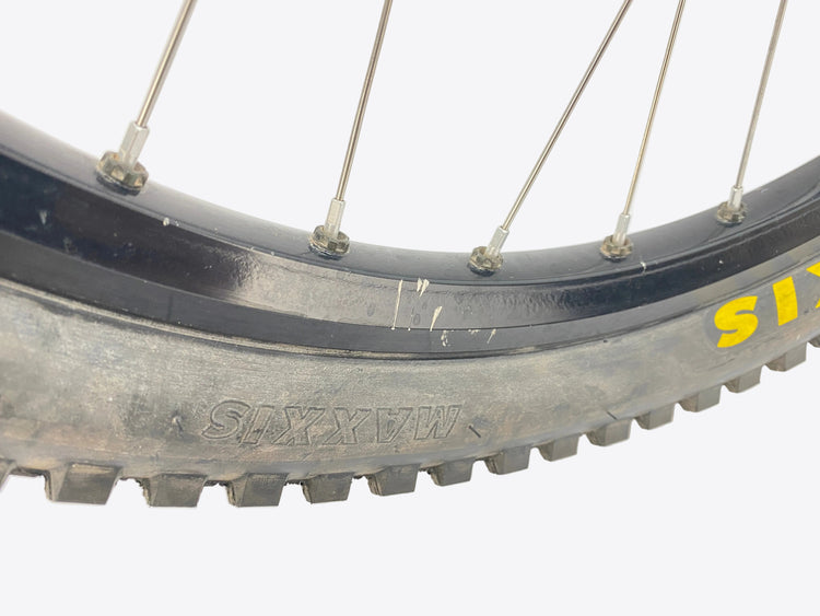 scratches on the front rim 2