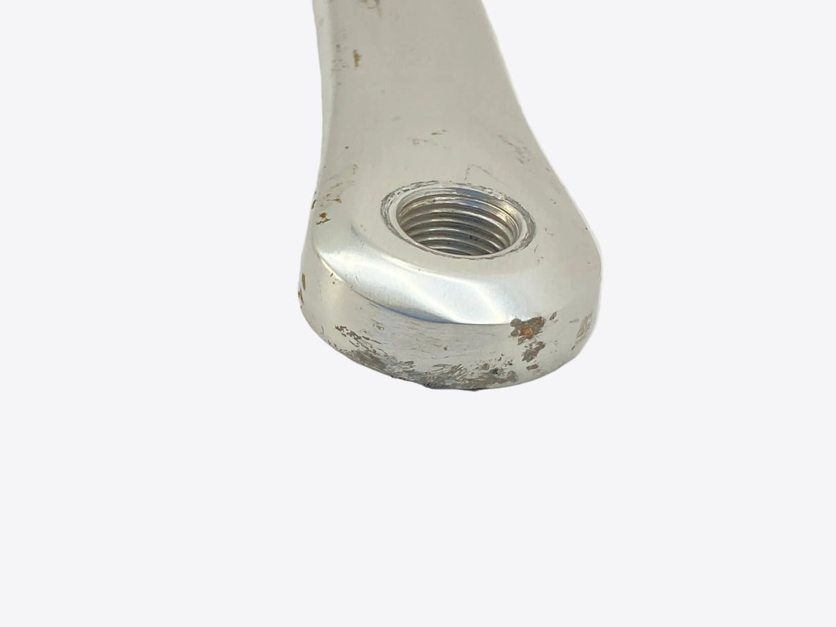 close up of the left crank arm end