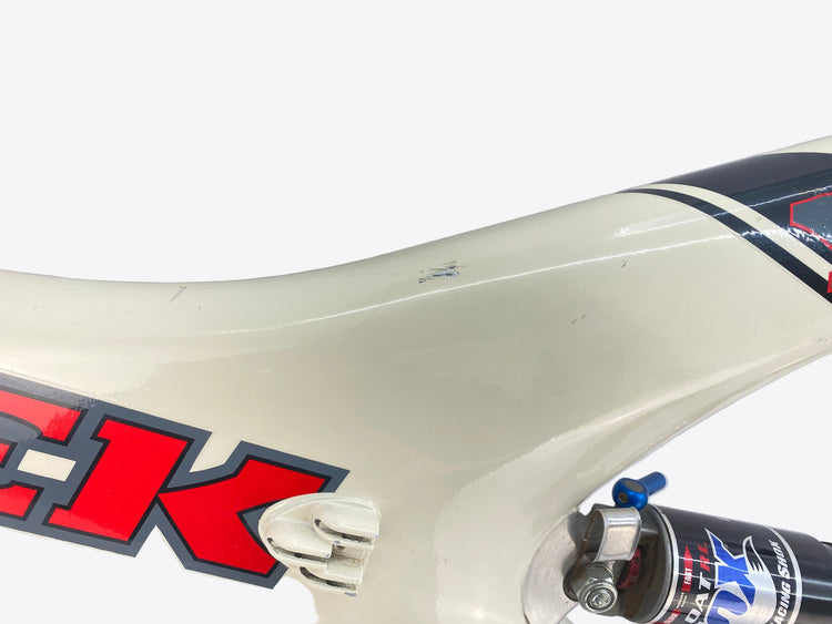 scratches on the left side of the top tube