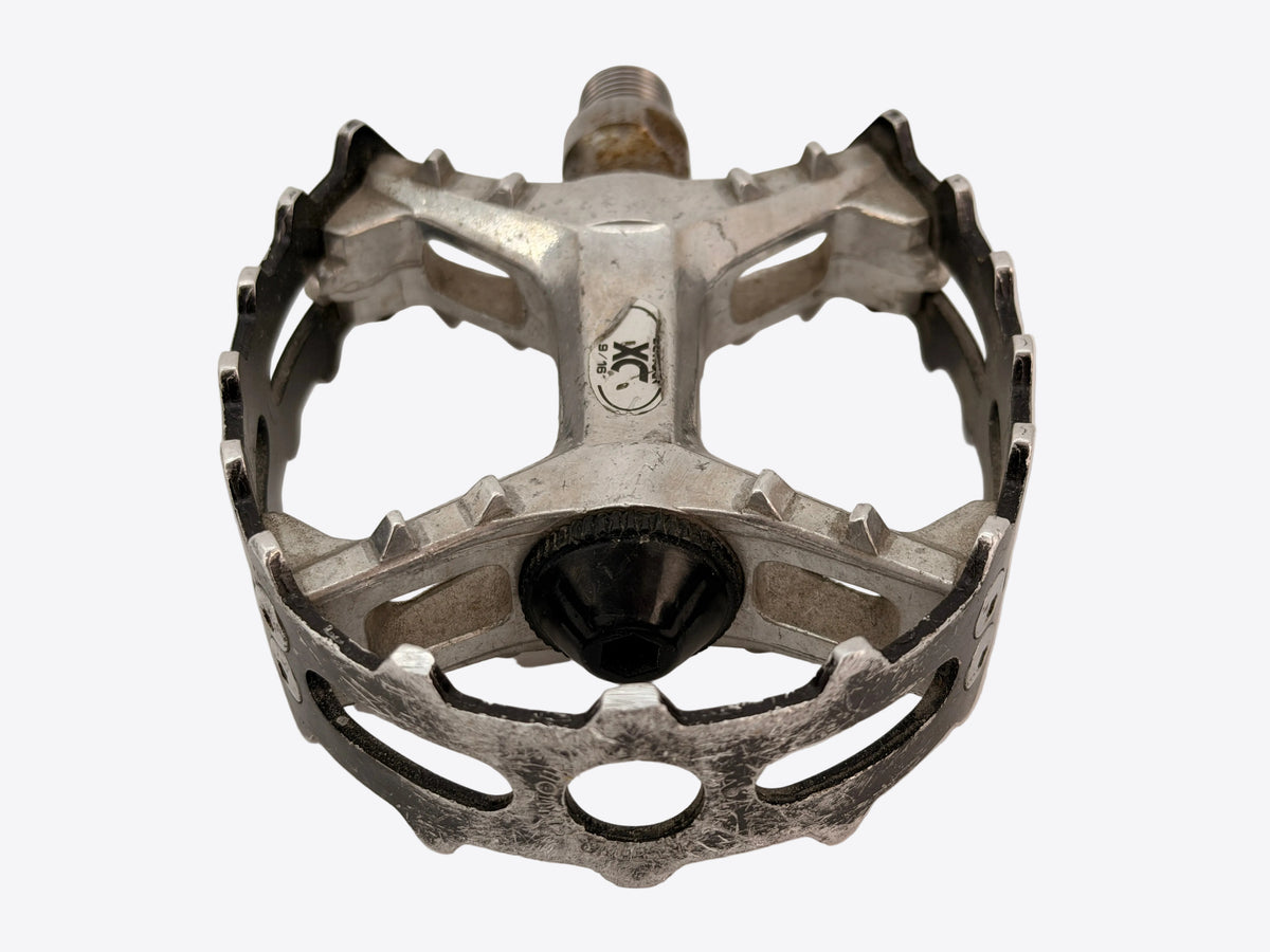 right pedal front side
