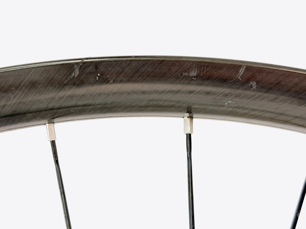carbon rim with scratch