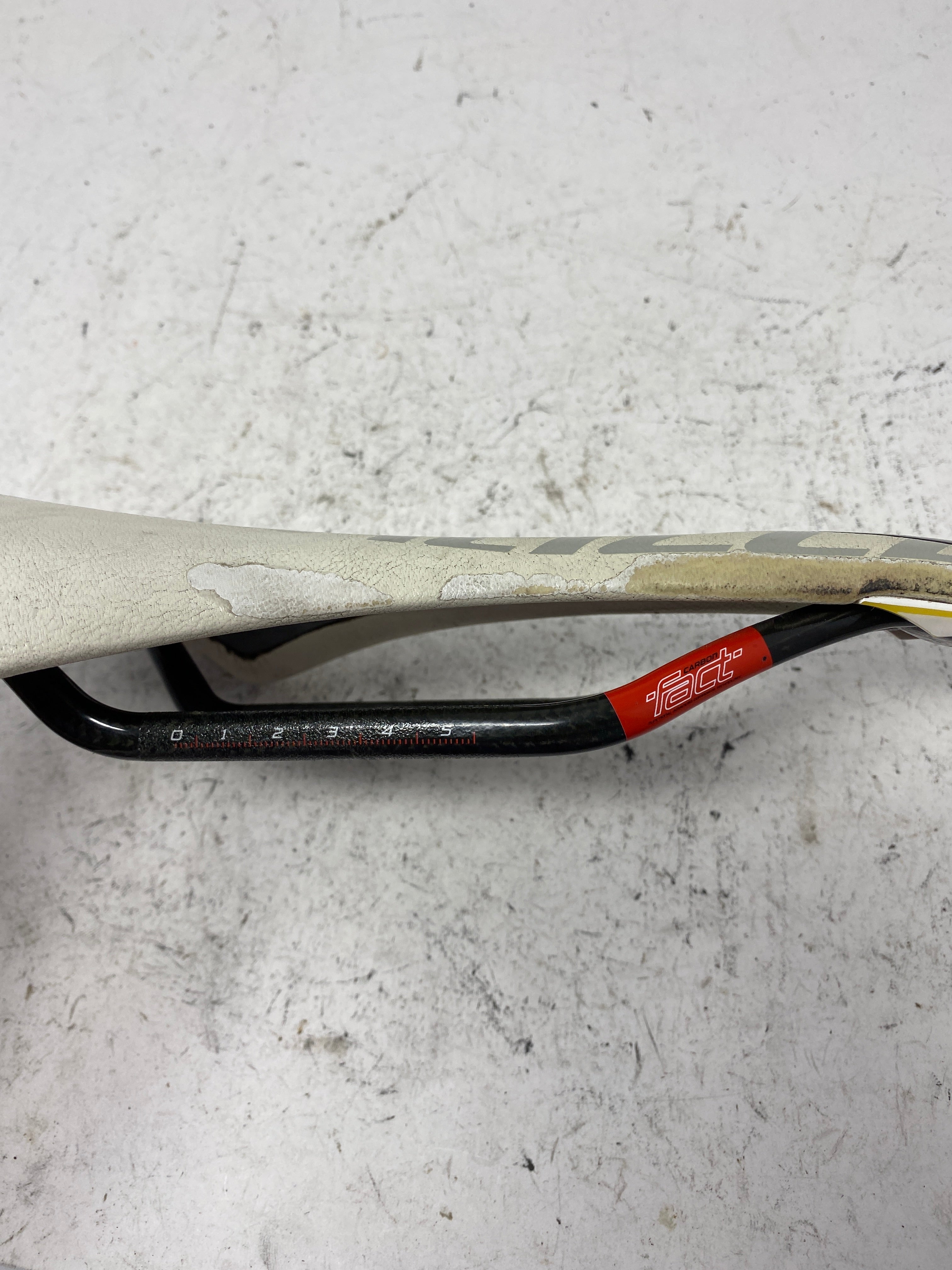 Specialized toupe on sale 143 saddle