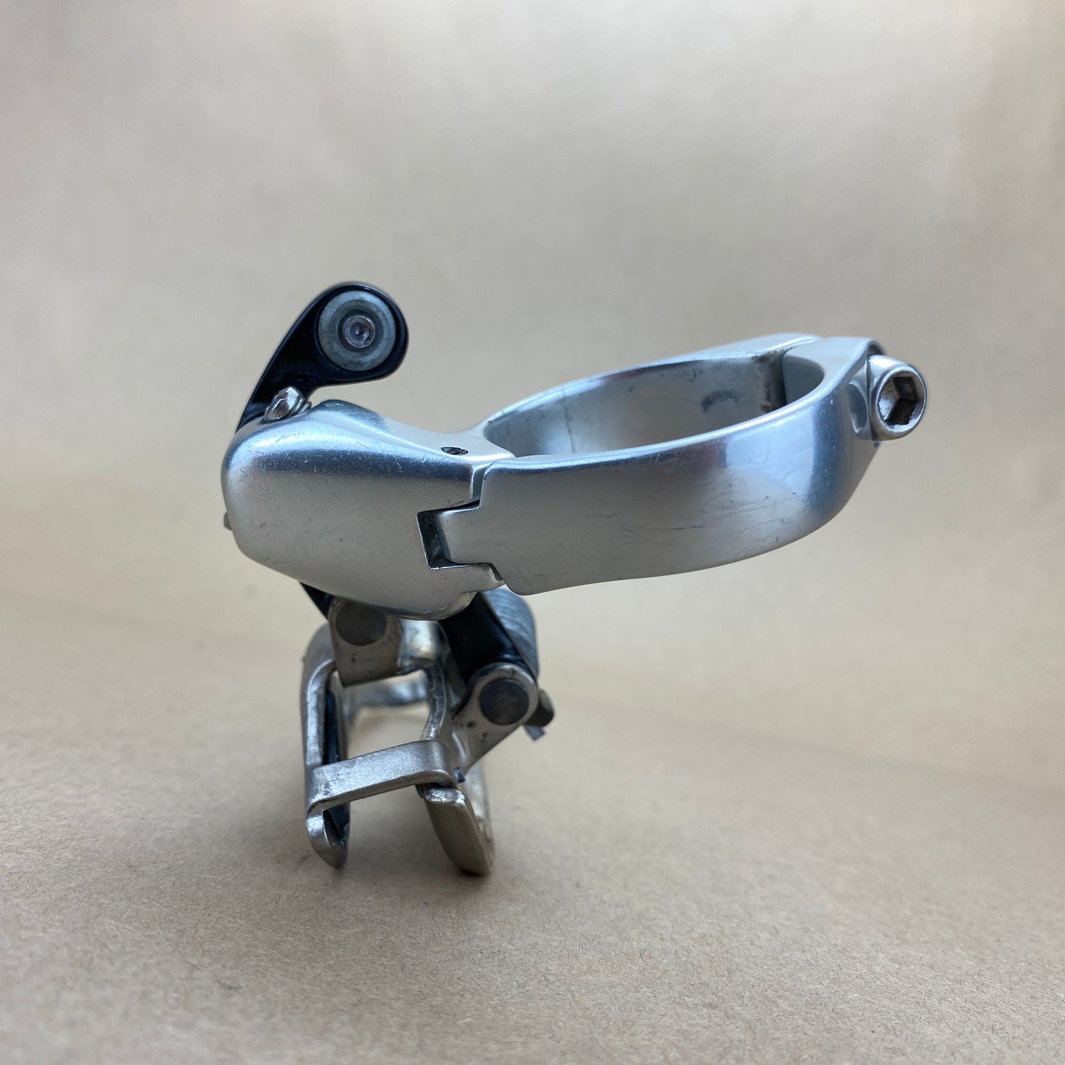 Front view of derailleur