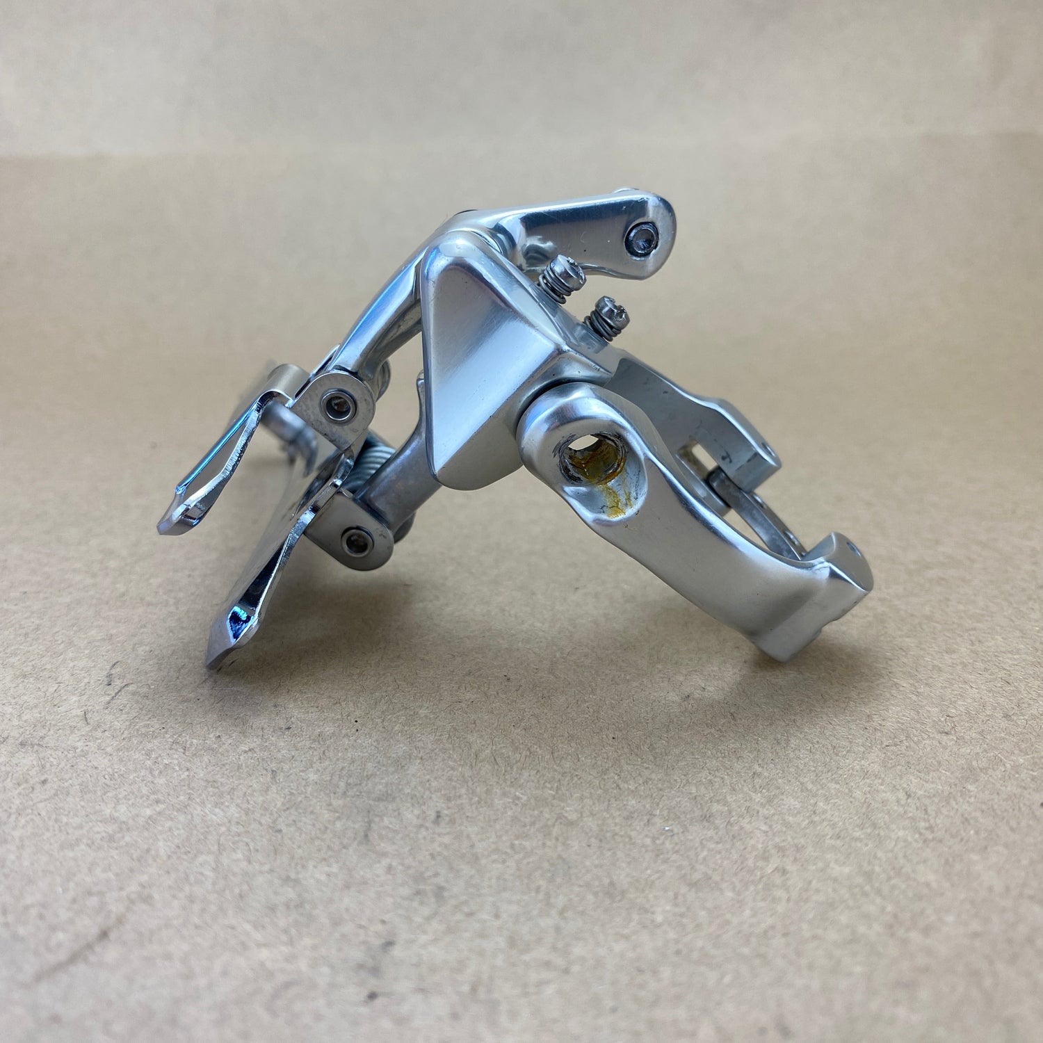 Front view of derailleur
