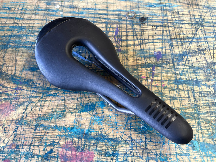 Rapha Saddle Carbon Leather