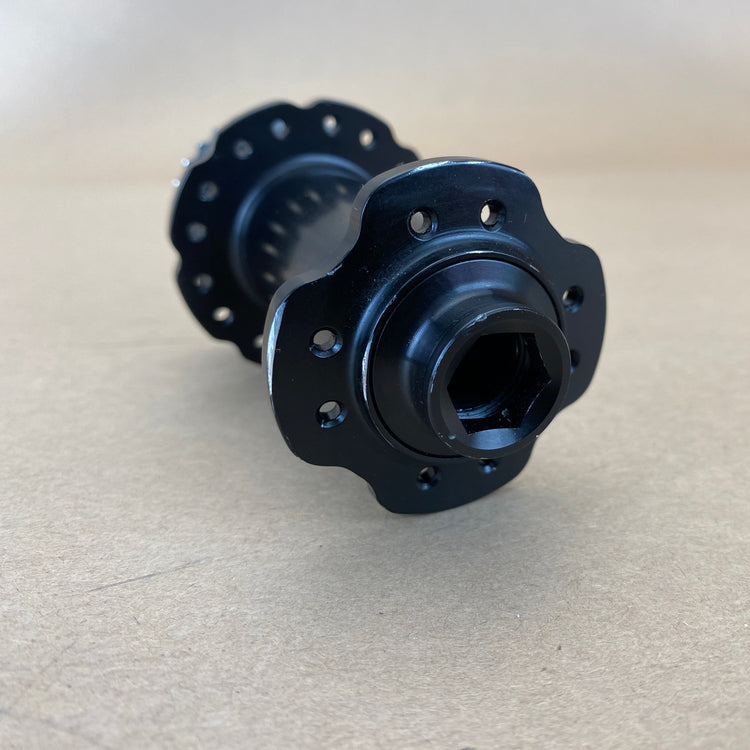small scratches on the right side axle end and hub flange