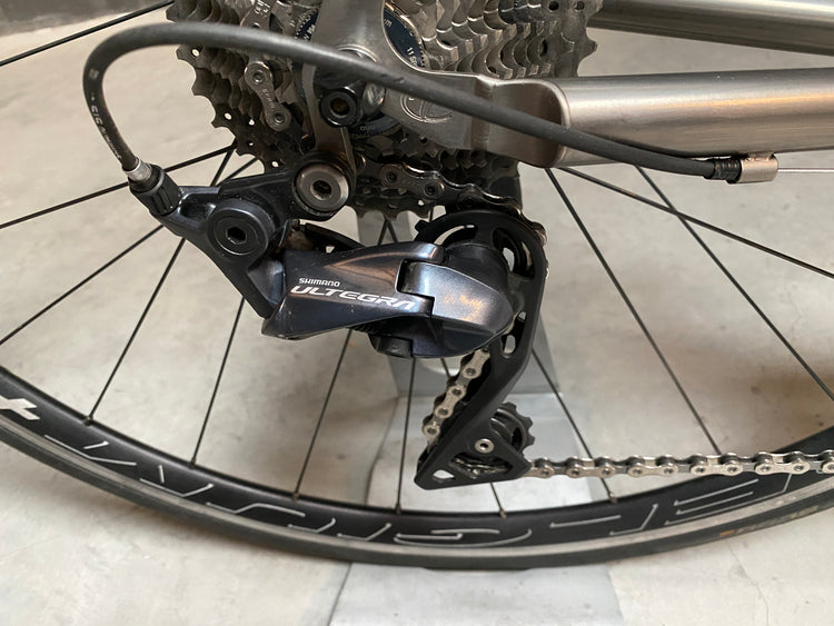 close up of the rear derailleur