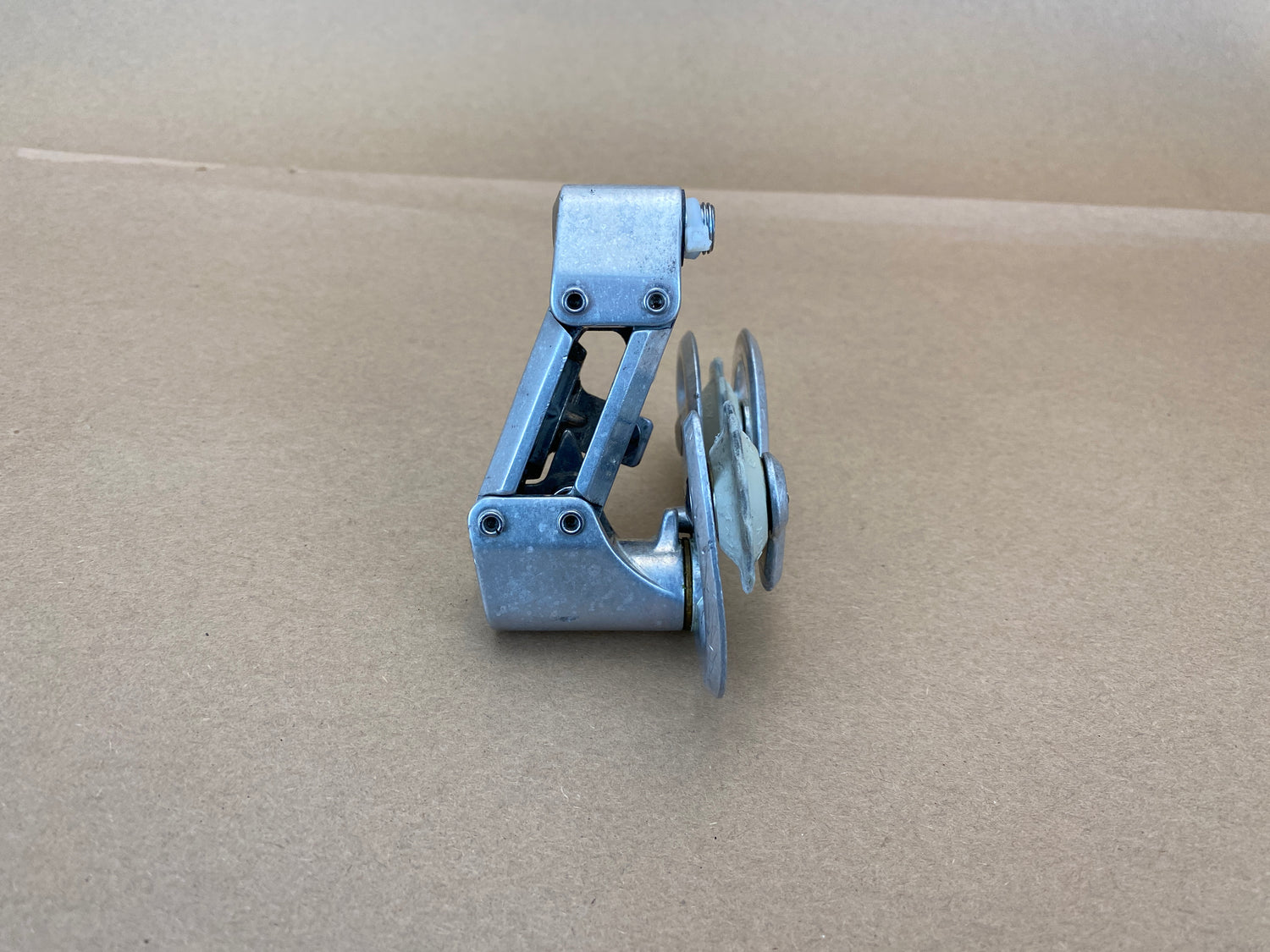 front view of the derailleur