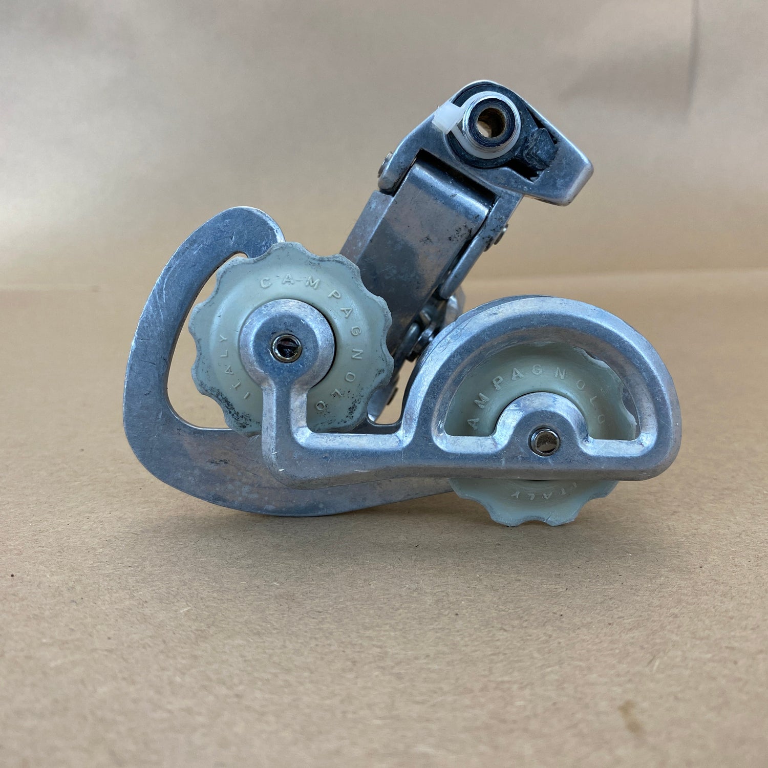 backside view of the derailleur