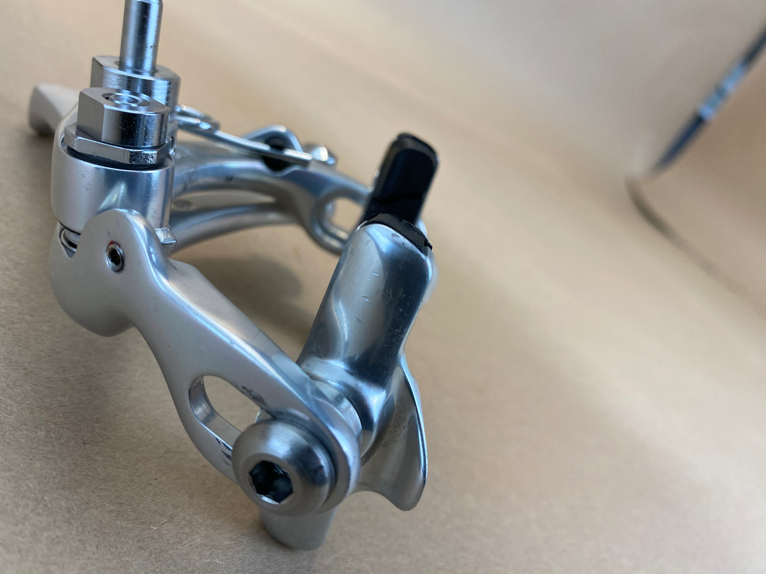 scratches on the brake pad holder