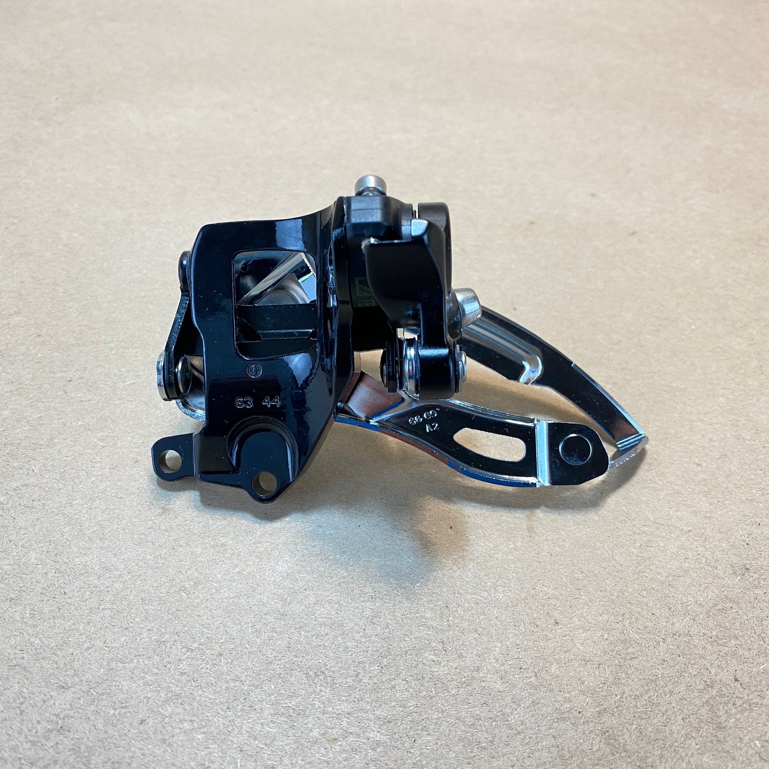 backside view of the derailleur