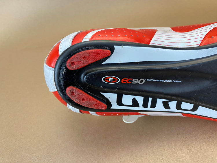 light wear on left heel