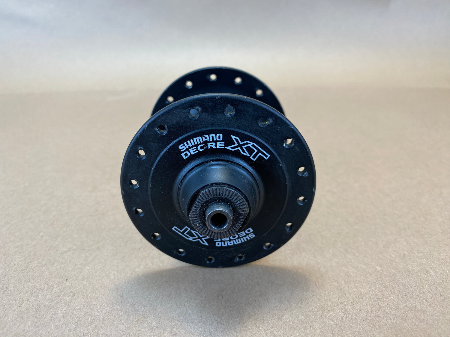 close up of the right hub flange