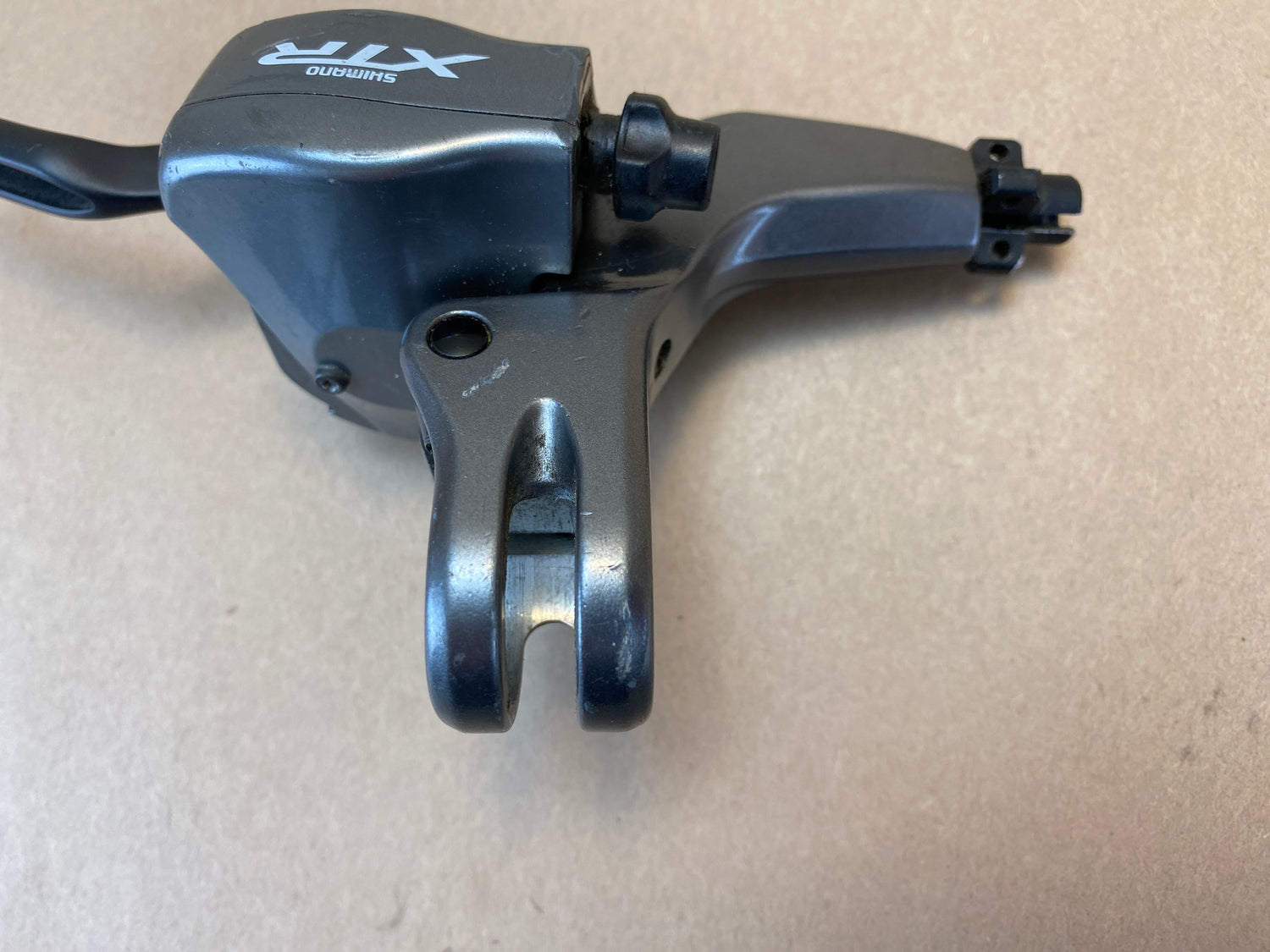 scratches on the left lever clamp