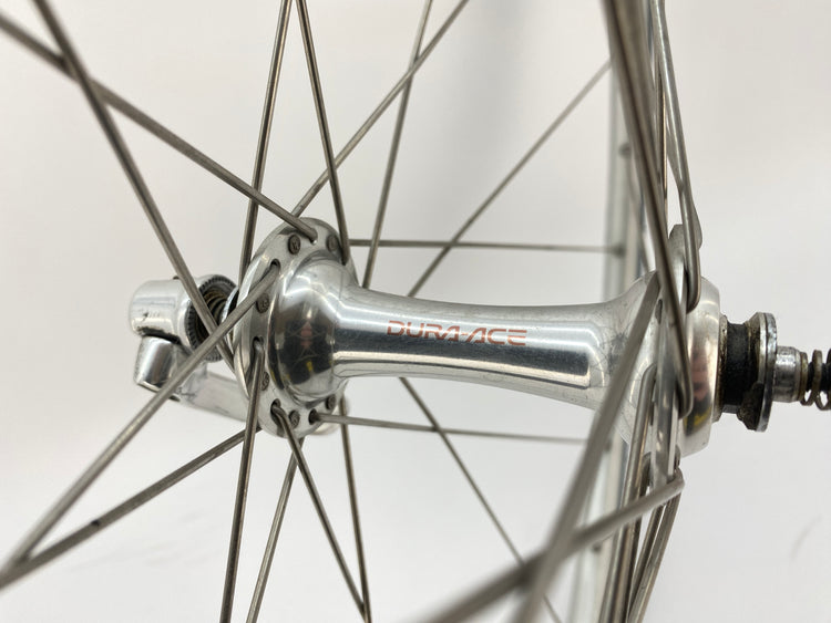 close up of hub label