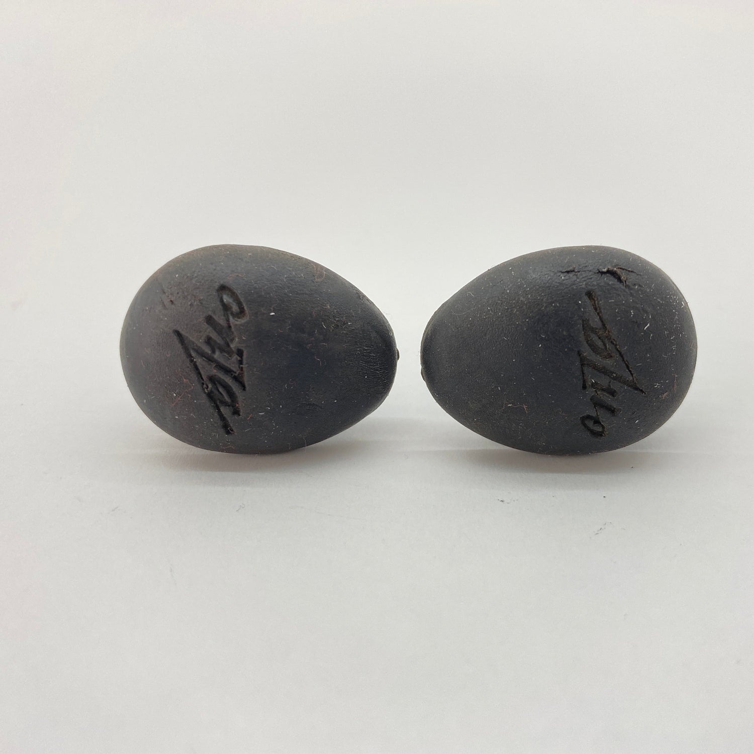 close up of the handlebar end plugs