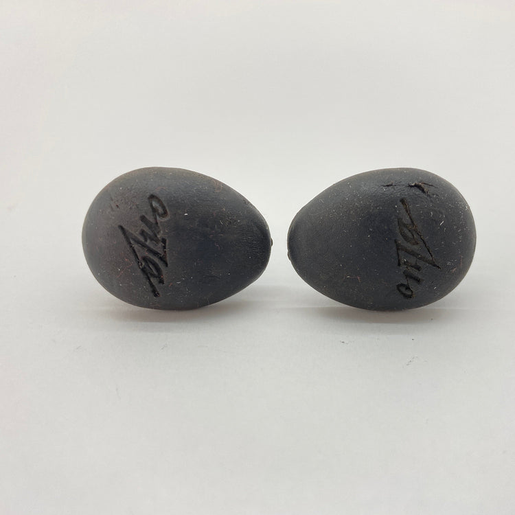 close up of the handlebar end plugs