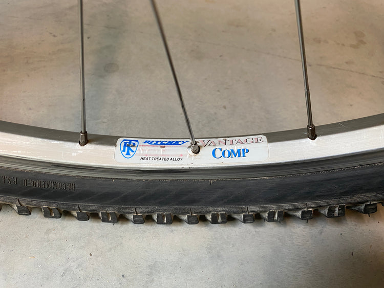 close up of the rim label