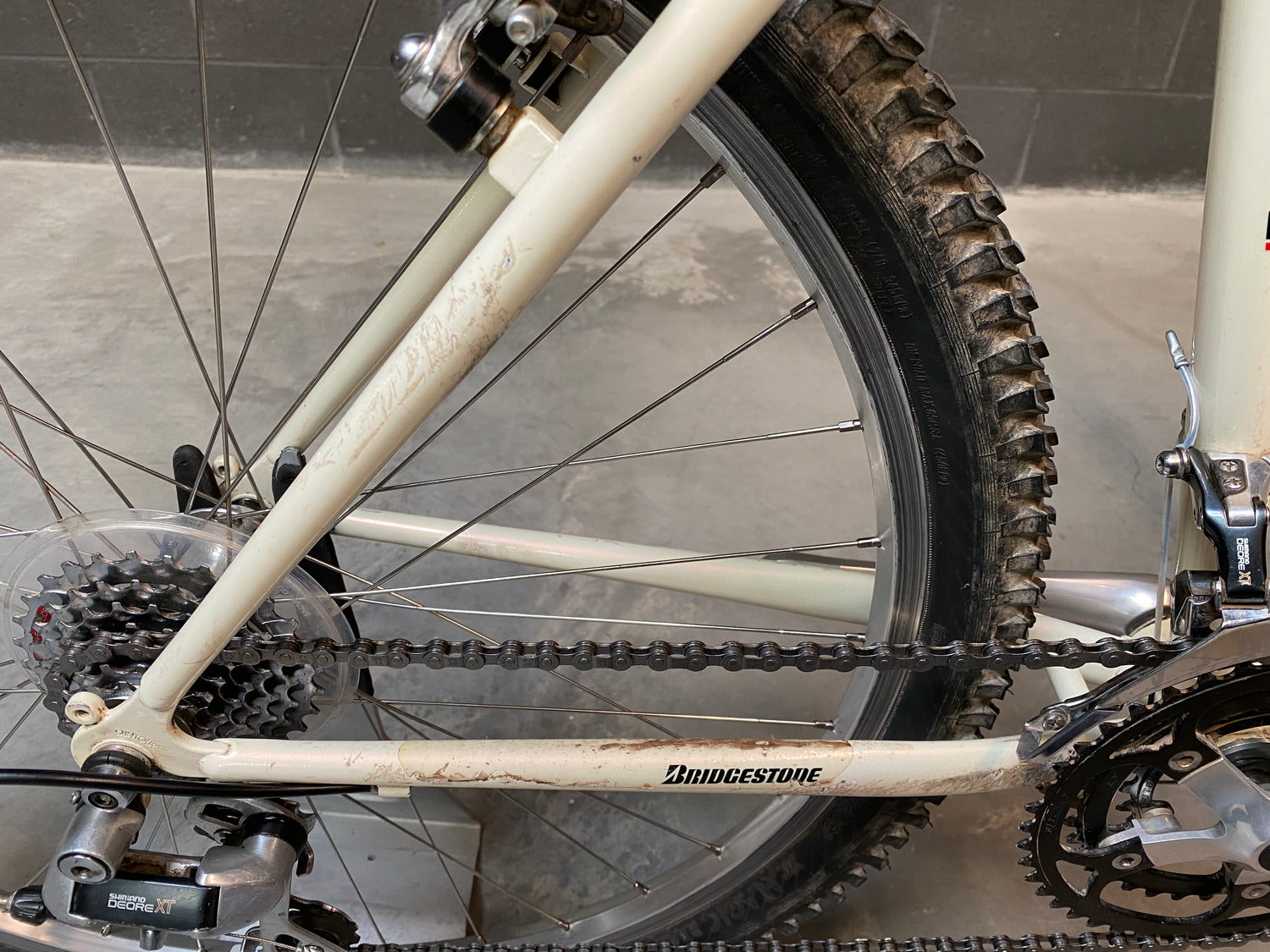 scratches on the chainstay and seatstay