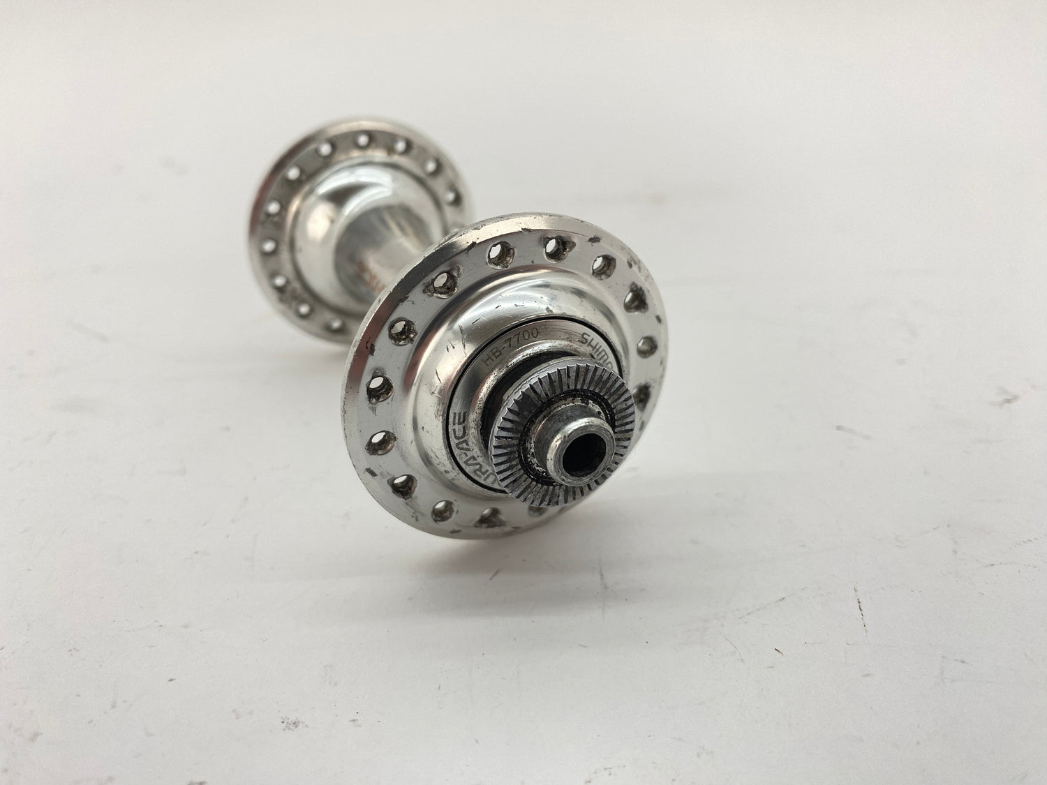 close up of the left hub flange