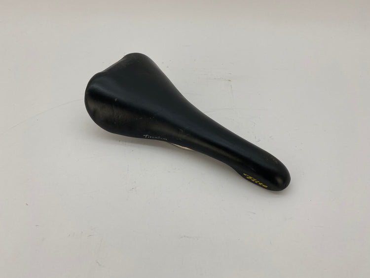 main view of the saddle