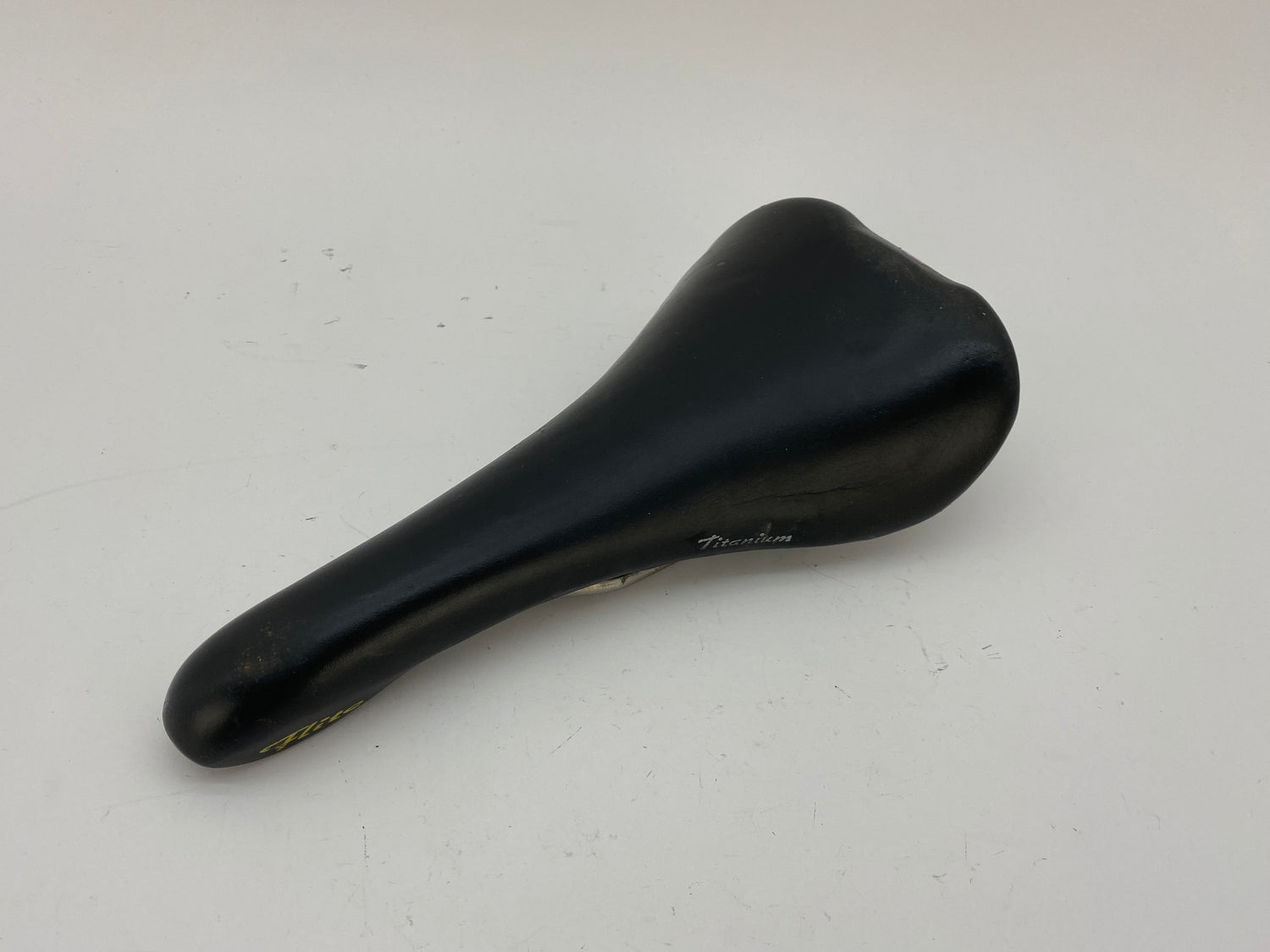 left side view of the saddle