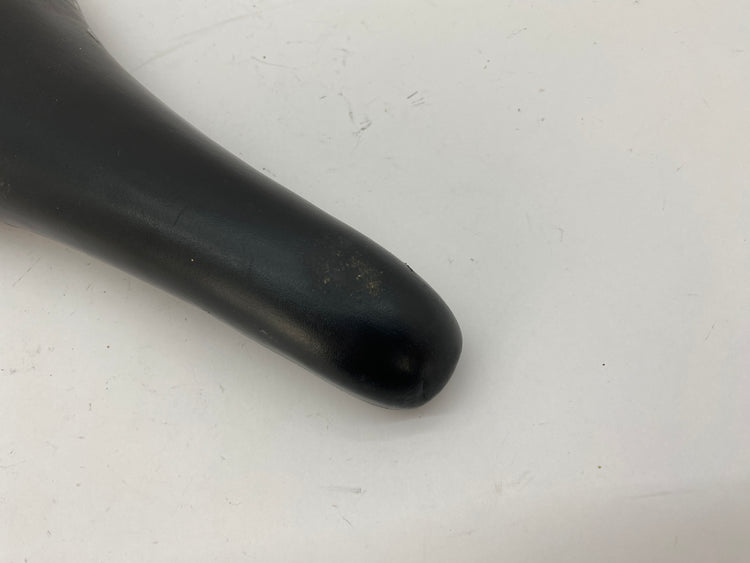 light wear on nose of saddle