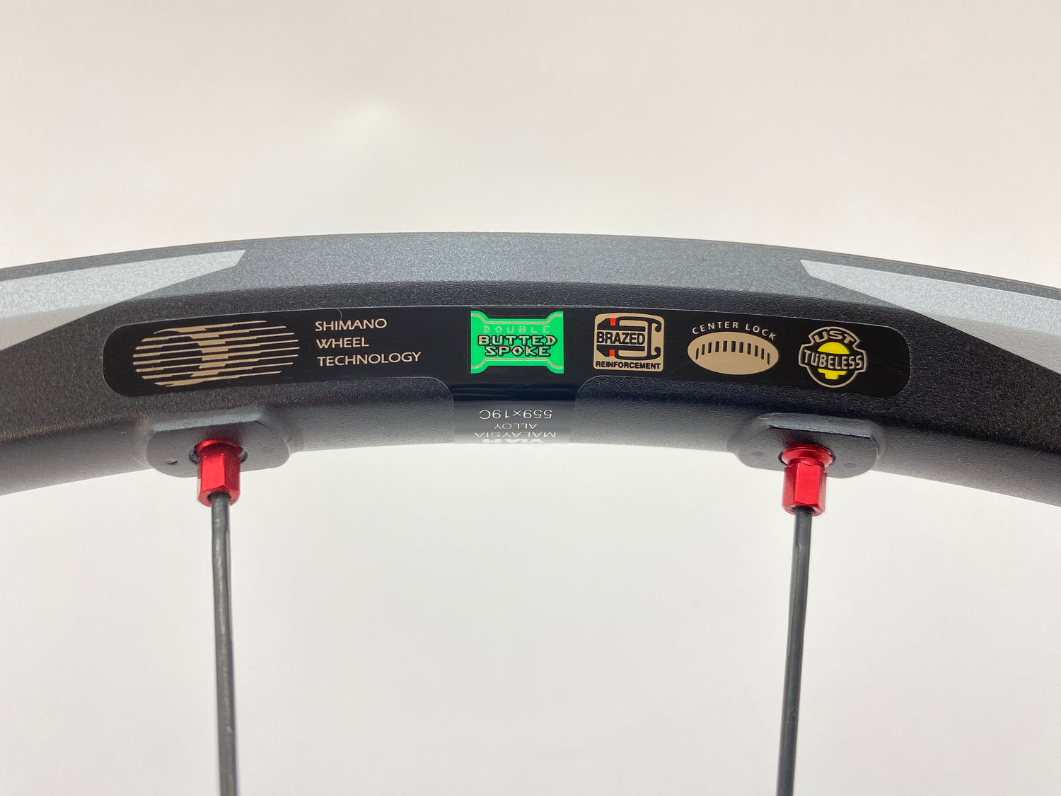 close up of the features label