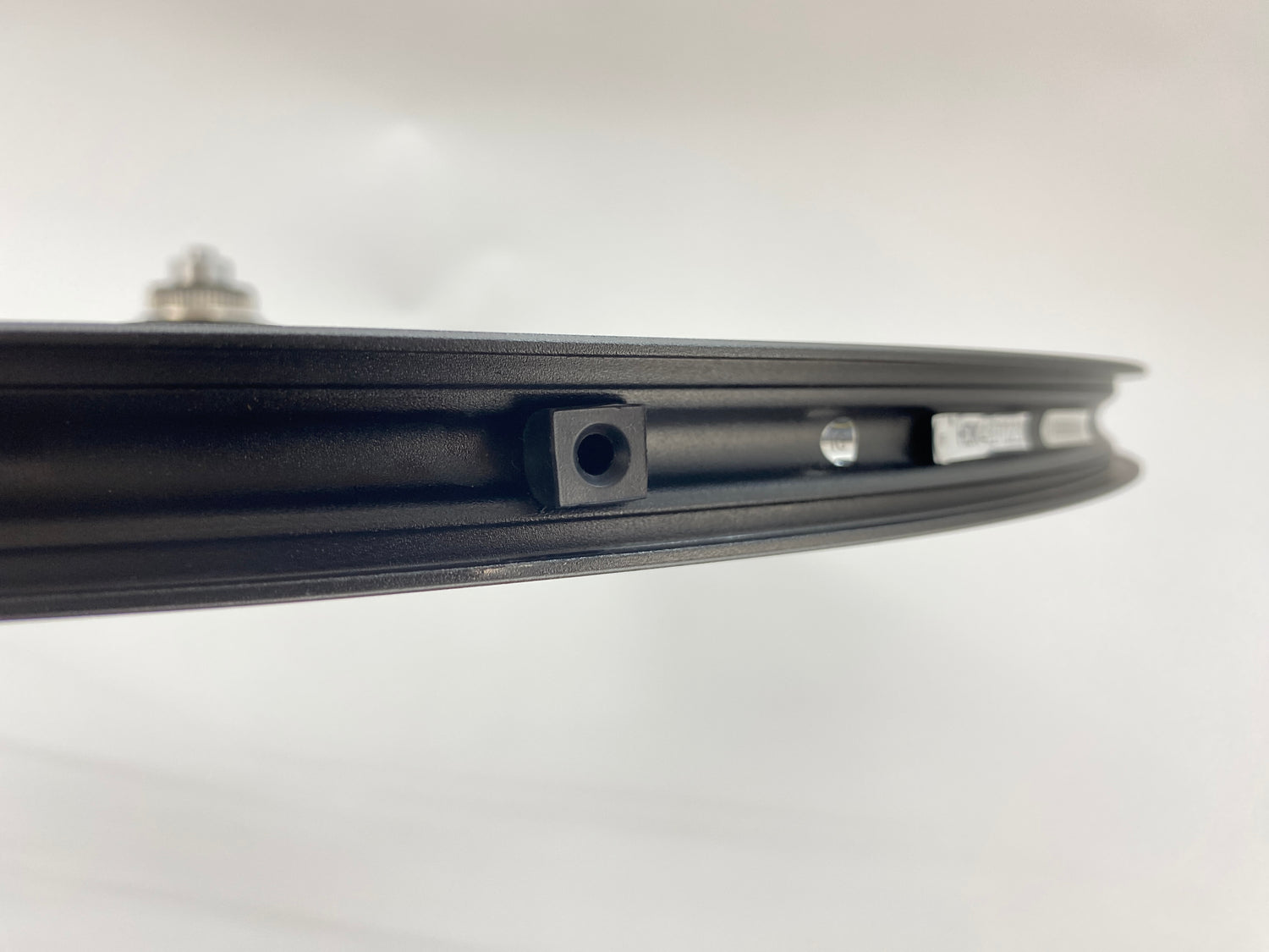 close up of the rim bed