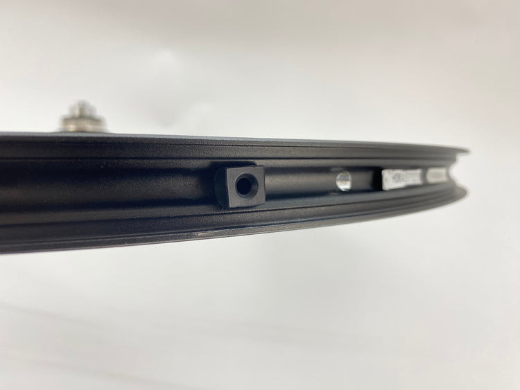close up of the rim bed