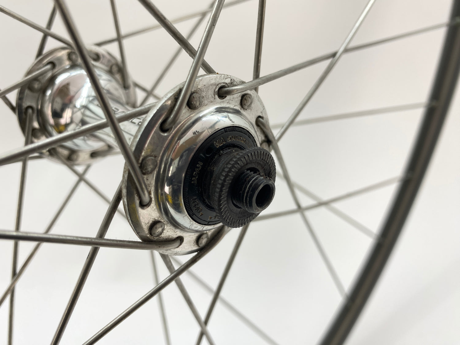 close up of the front axle end
