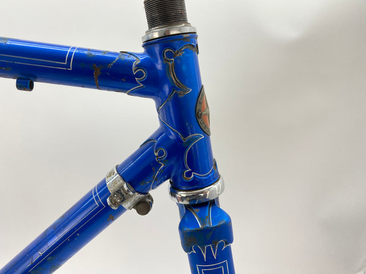 close up of the headtube