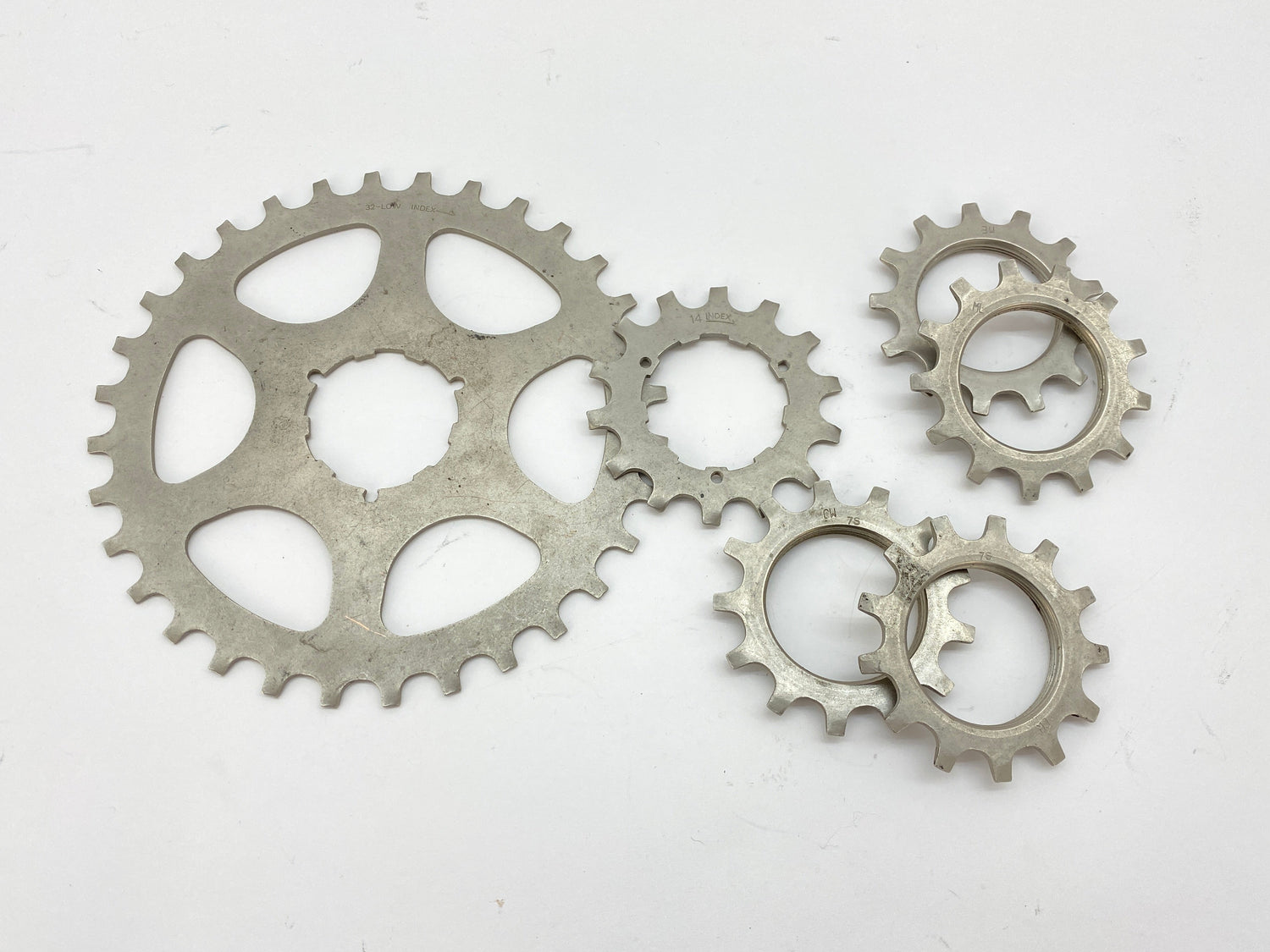 collection of 6 cogs
