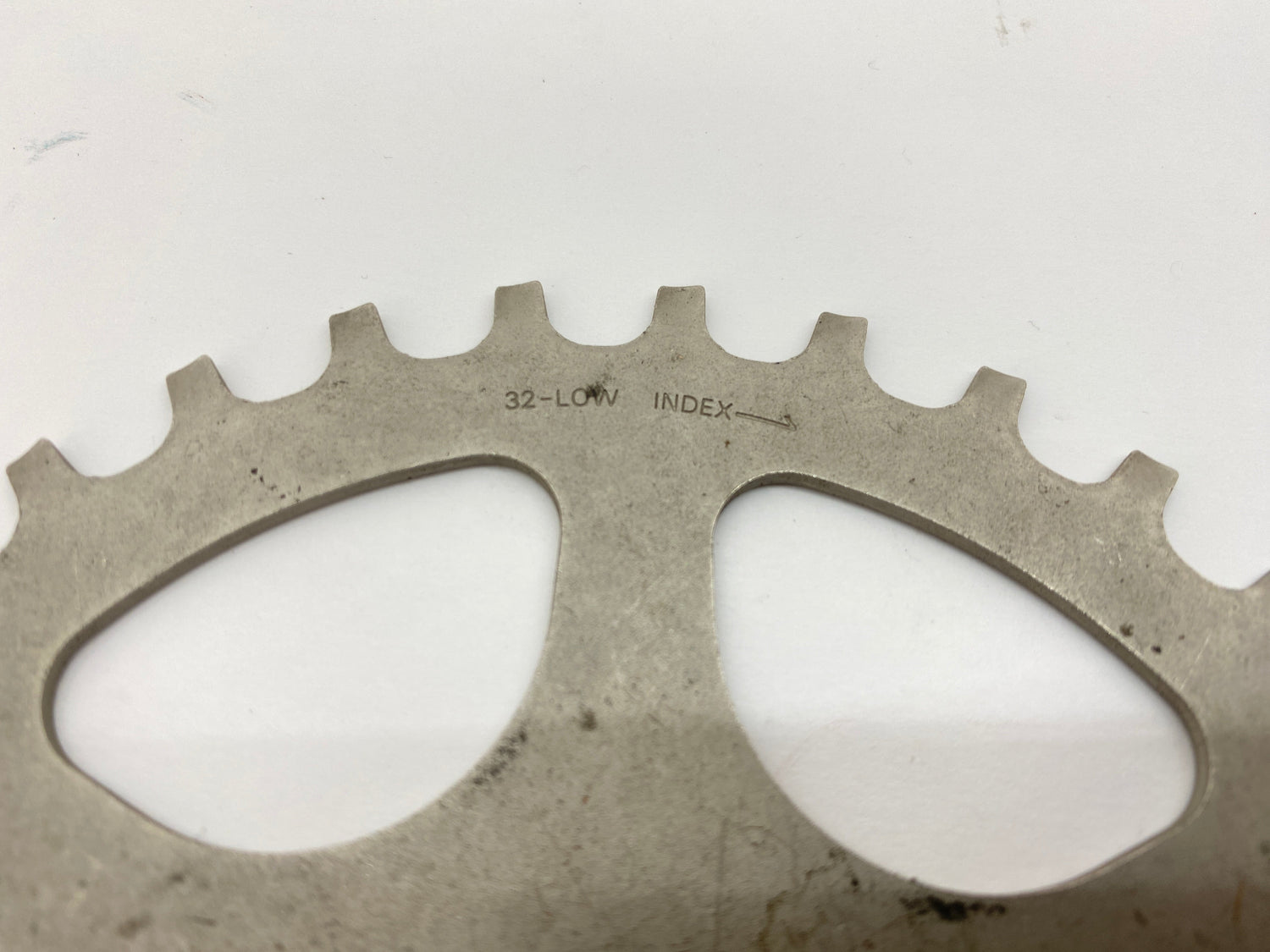close up of the 32 cog