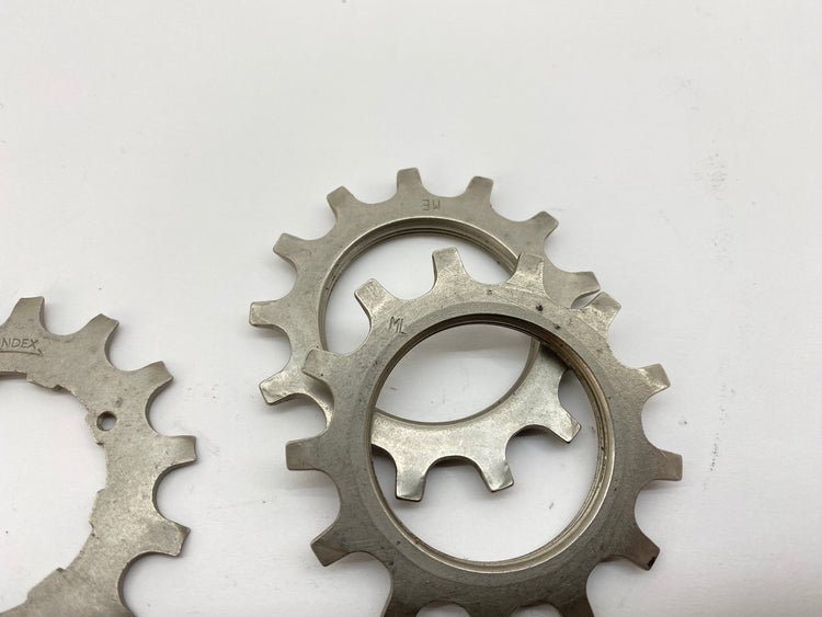 close up of the 6-speed cogs