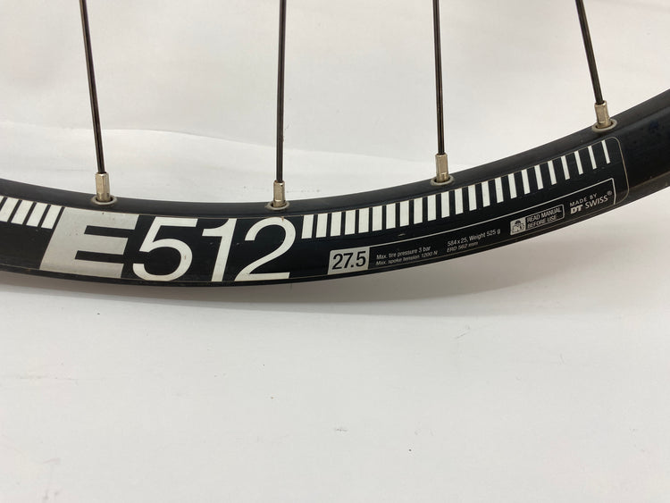 close up of the rim label