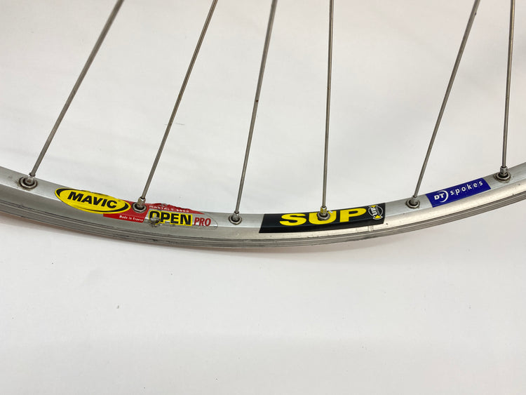 close up of the rim label