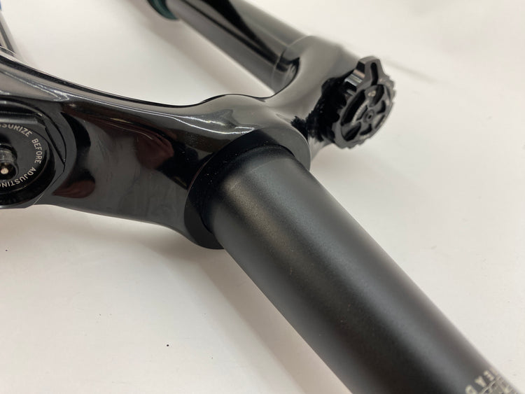 close up of the crown race seat