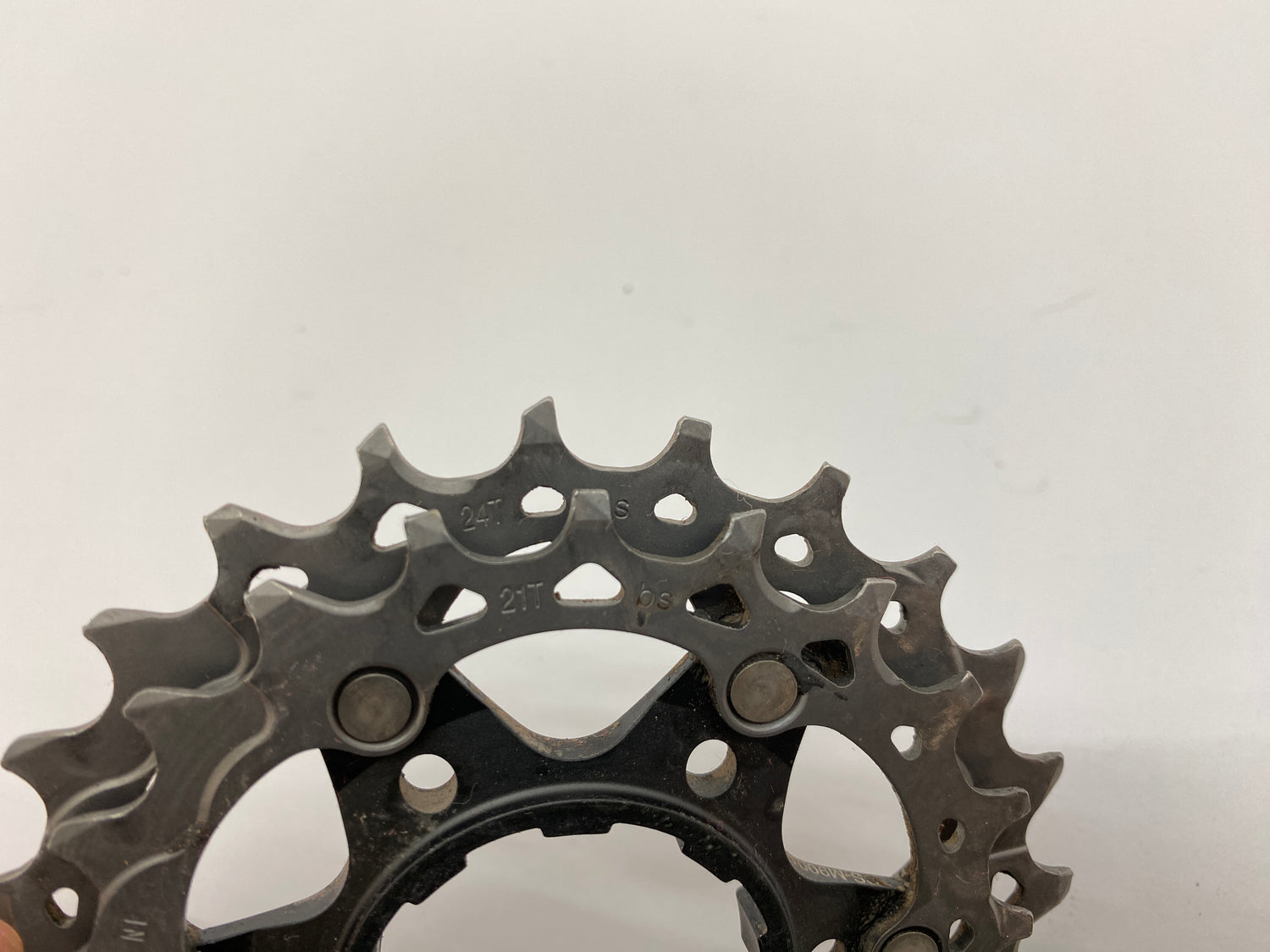 close up of the 21 and 24 cog