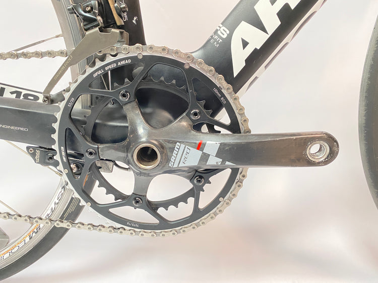 close up of the right crank arm