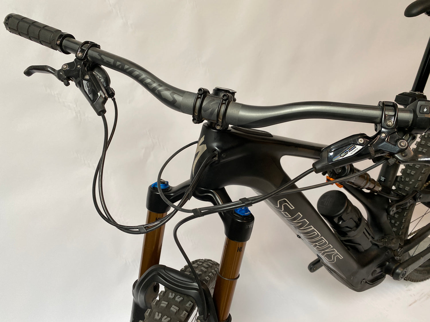 view of the handlebar and brakes
