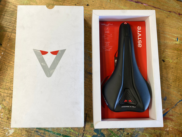 Astute Sun SR Saddle New In Box