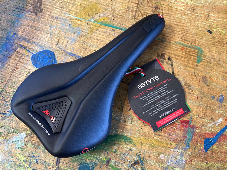 Astute Sun SR Saddle New In Box