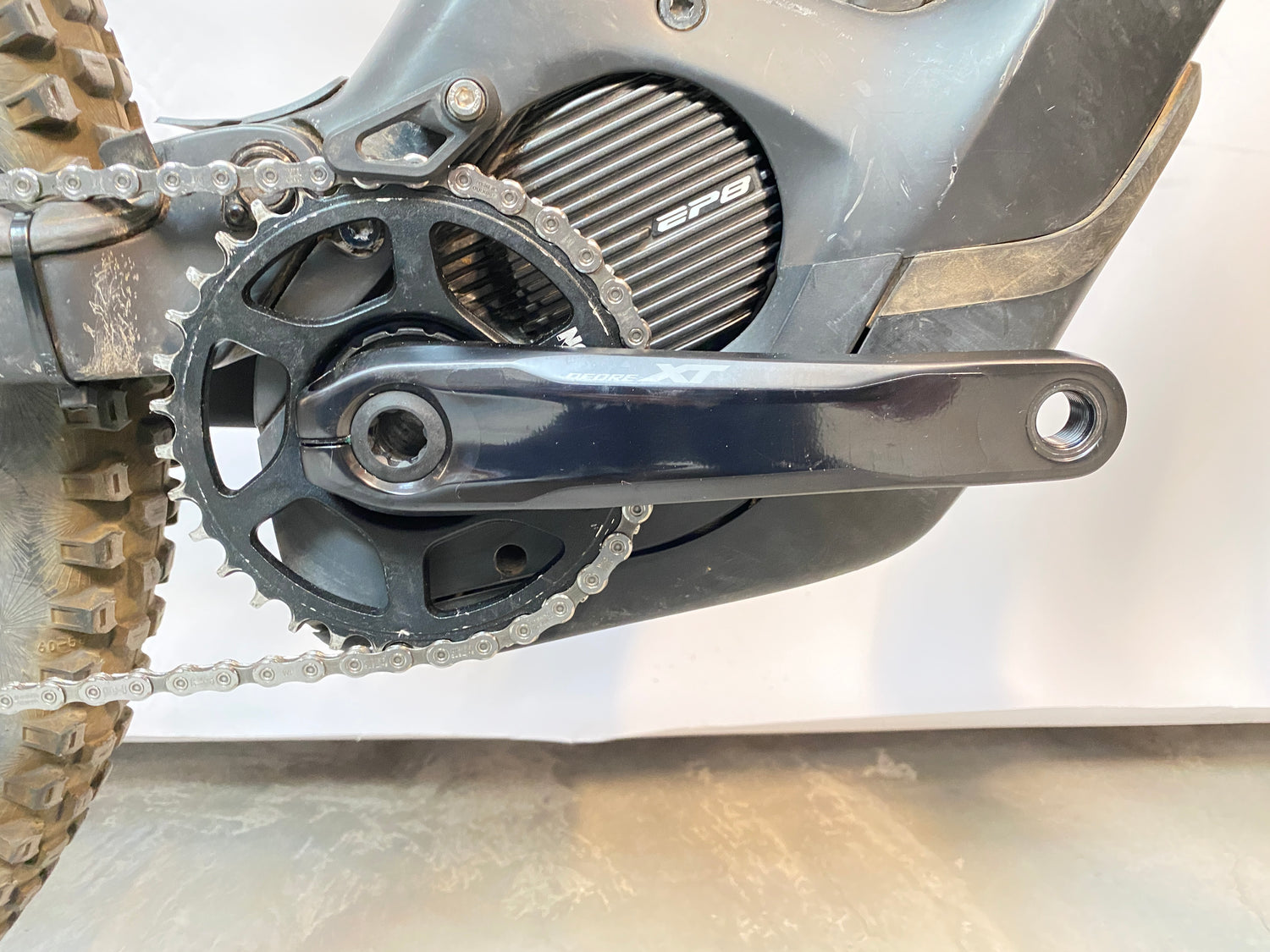 close up of the right crank arm