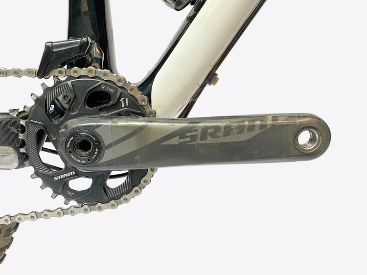 close up of the right crank arm