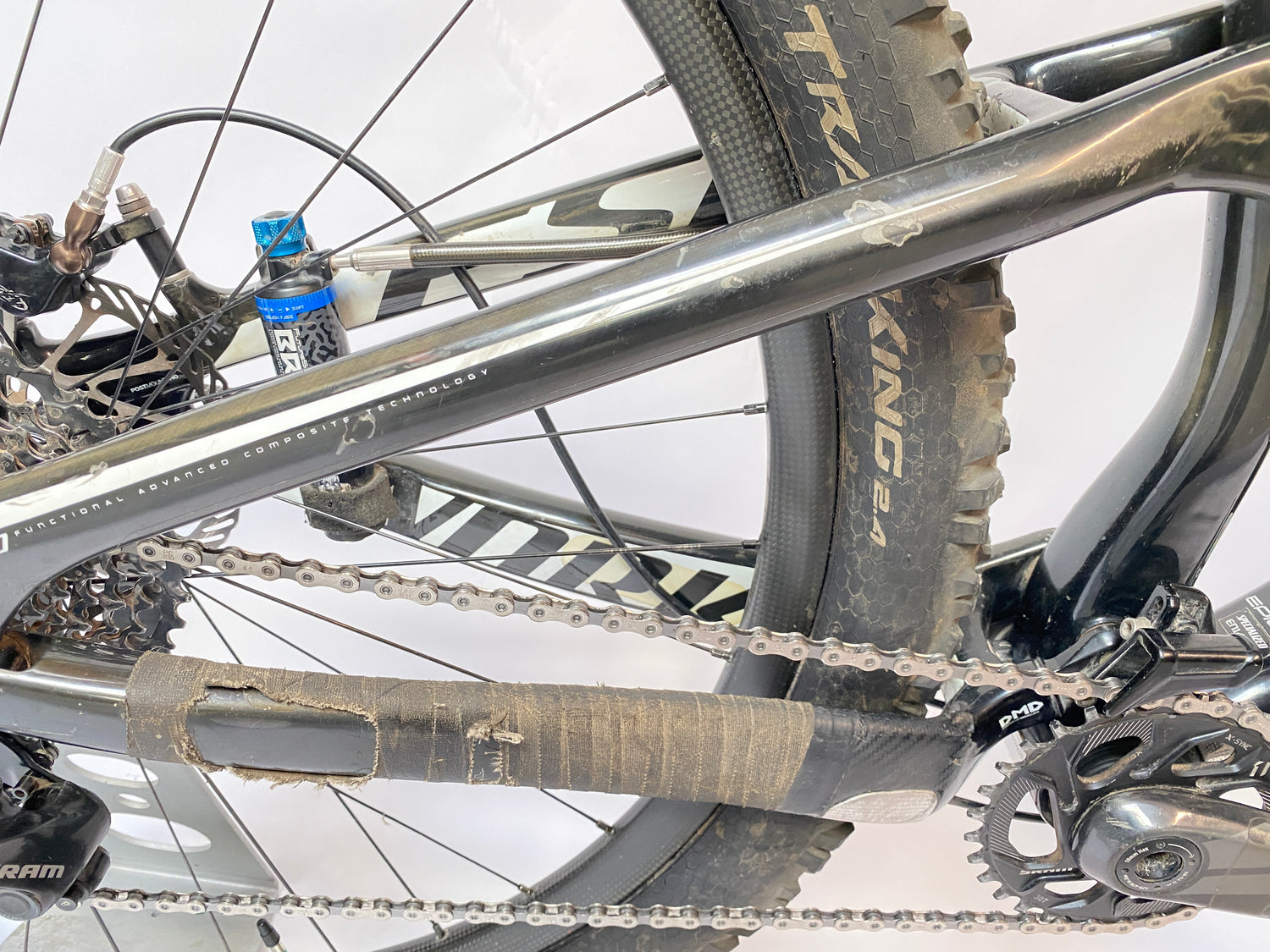 scratches on the right seat stay and chain stay