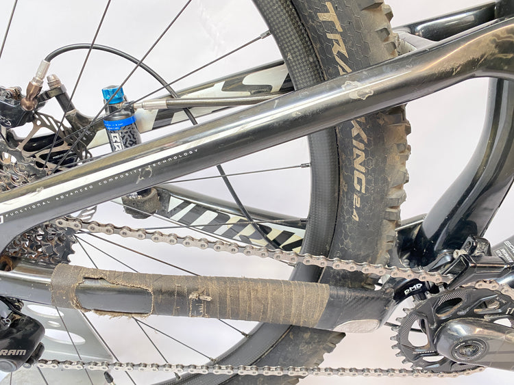 scratches on the right seat stay and chain stay