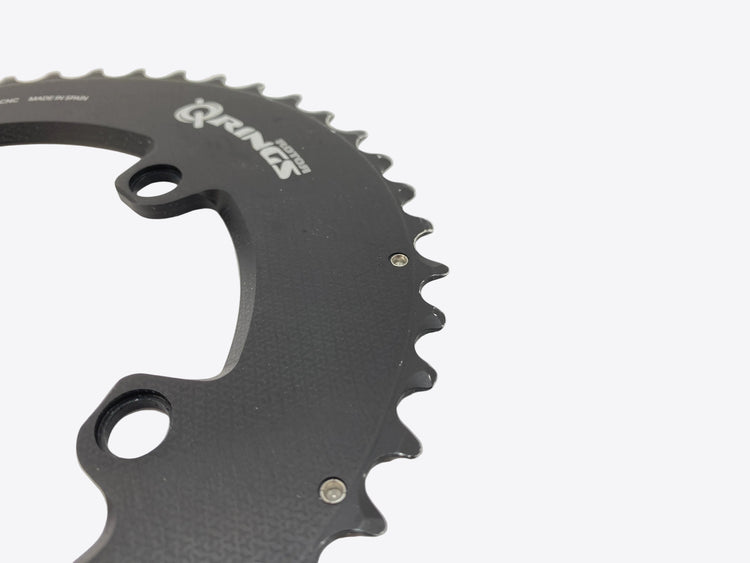 view of the large chainring teeth