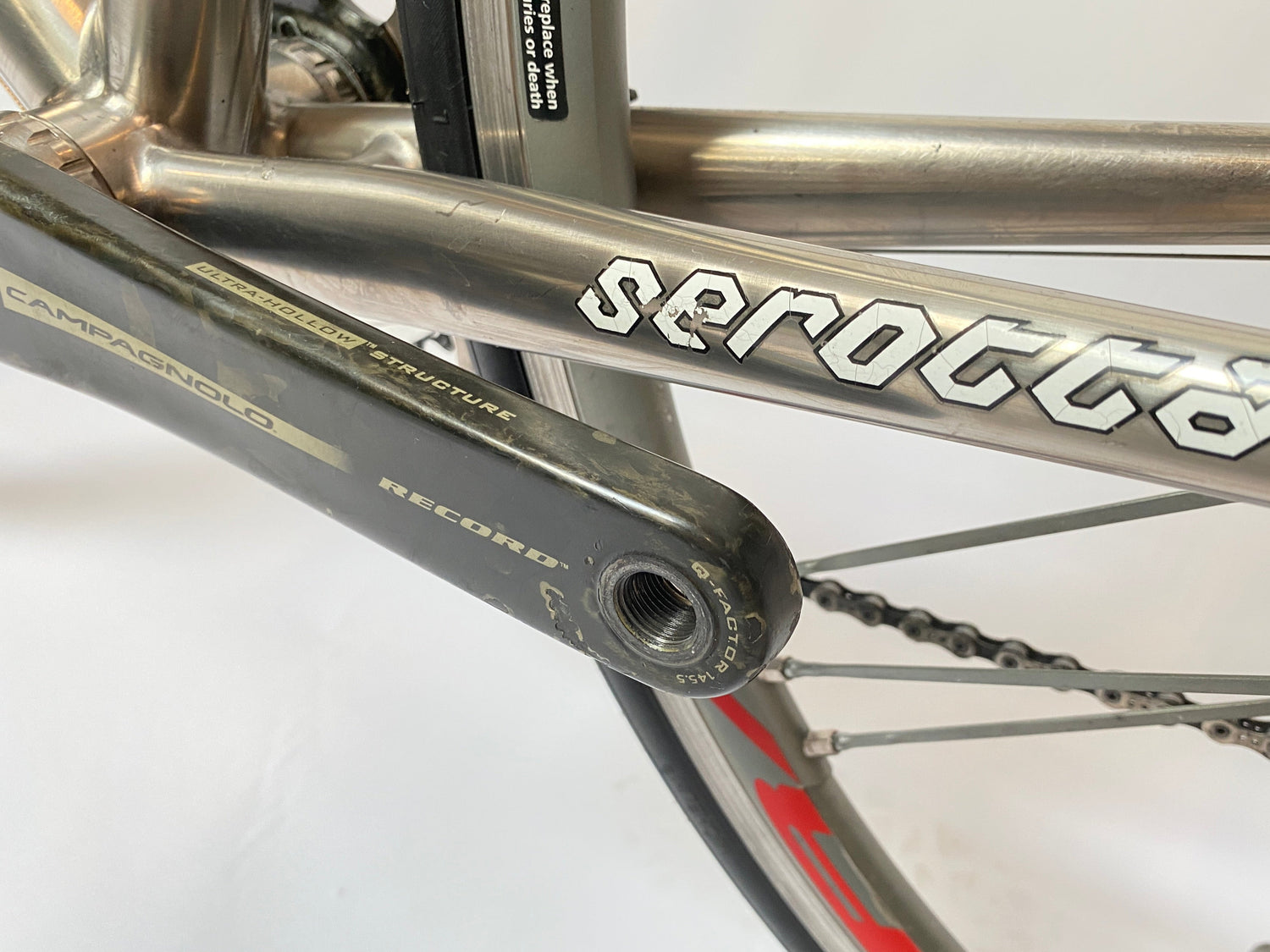 close up of the left crank arm
