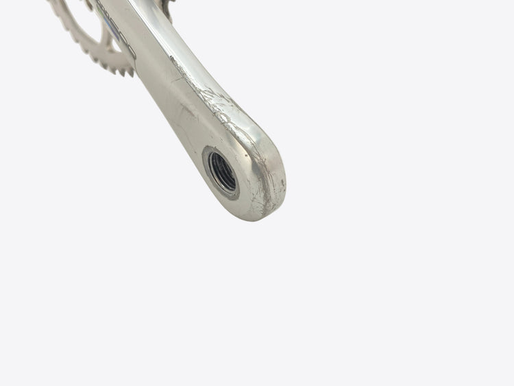 the right crank arm end